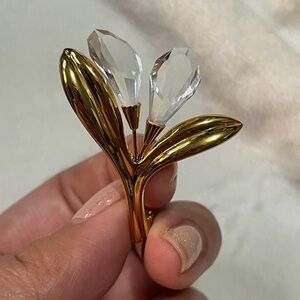 Swarovski Flower Brooch 💛